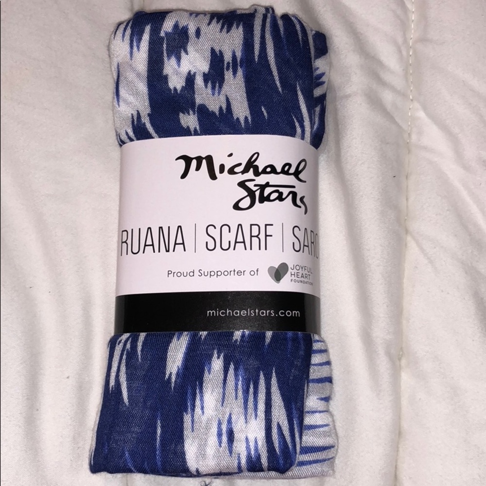 Michael stars scarf